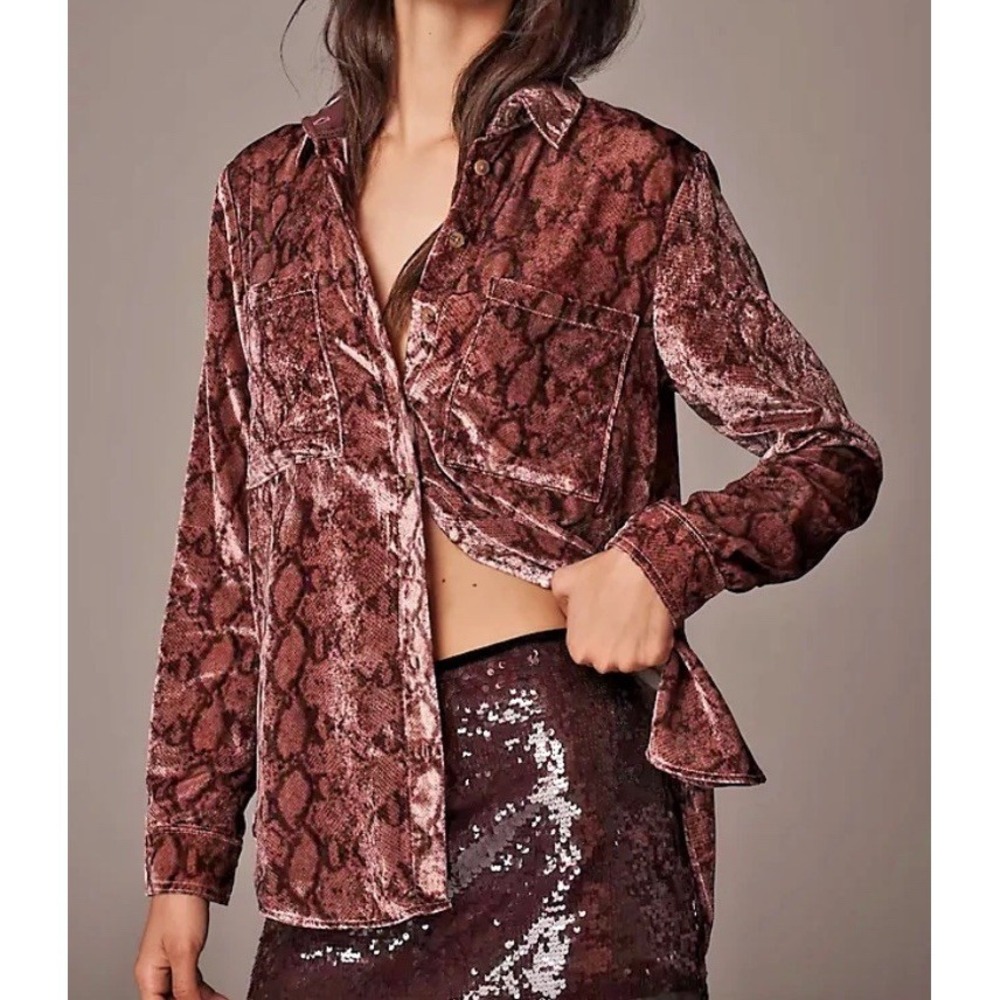Anthropologie Pilcro The Hadley Button Up Small Shirt Python‎ Print Velvet